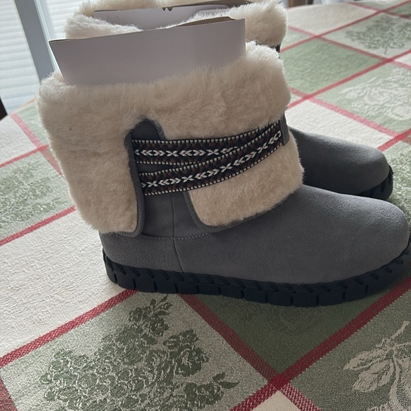 Brand new Muk Luks women’s boots - Picture 3 of 4